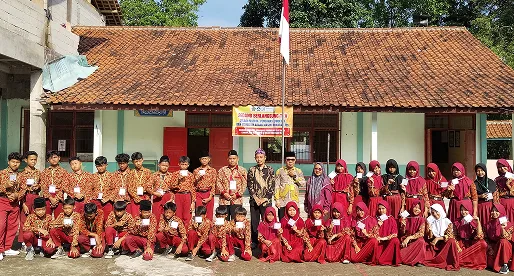 Foto Bersama MI Sukajadi 1 Pamarican