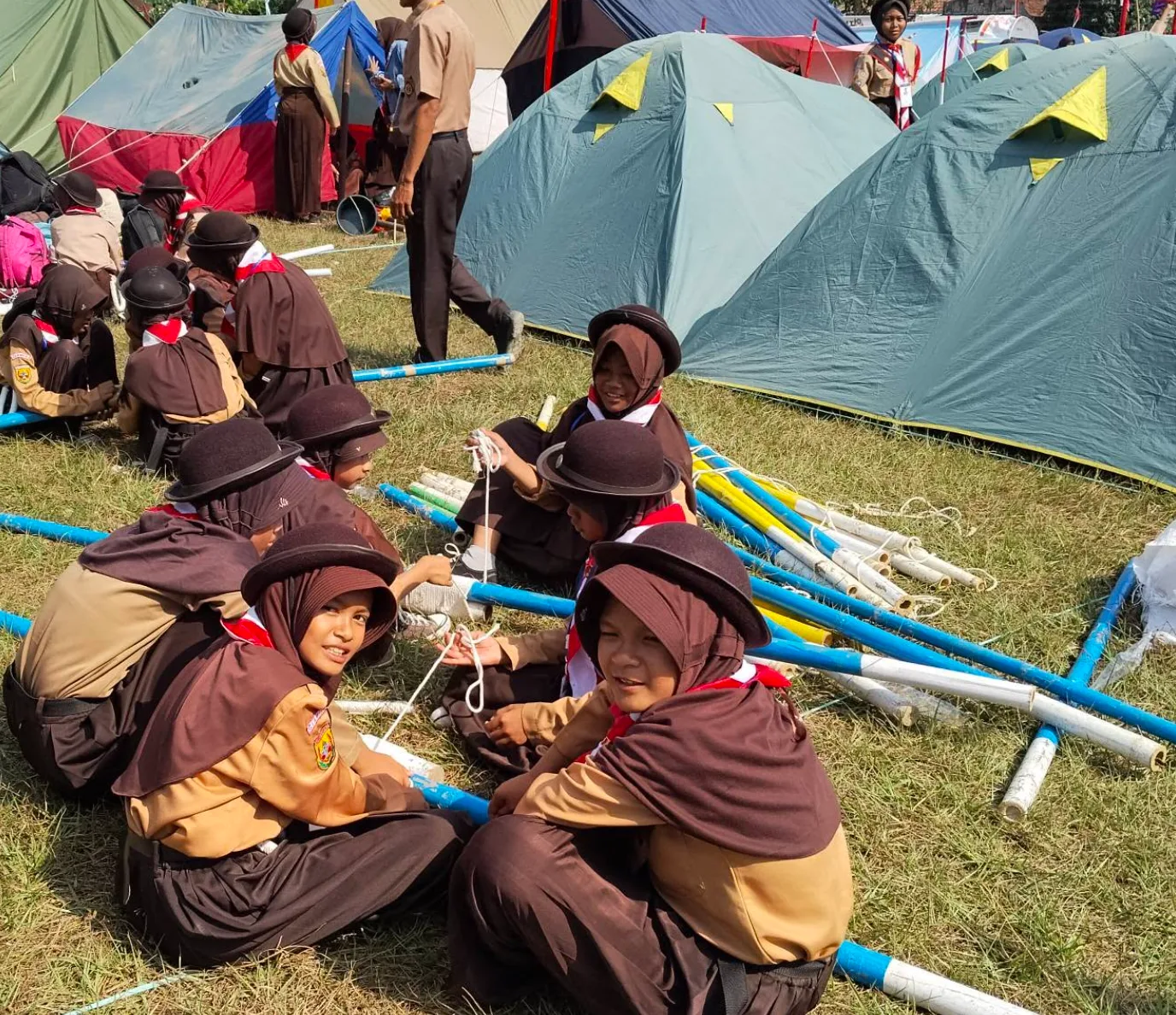 Bagi siswa-siswi MI Sukajadi 1, ajang LT 2 ini akan selalu menjadi kenangan yang tak terlupakan. Pengalaman berjuang bersama, menyelesaikan tugas regu, hingga memecahkan tantangan pioneering ini adalah bentuk pendidikan karakter di luar ruang kelas. Serangkaian kebersamaan inilah yang kelak akan terus diceritakan sebagai pengalaman yang paling berharga.